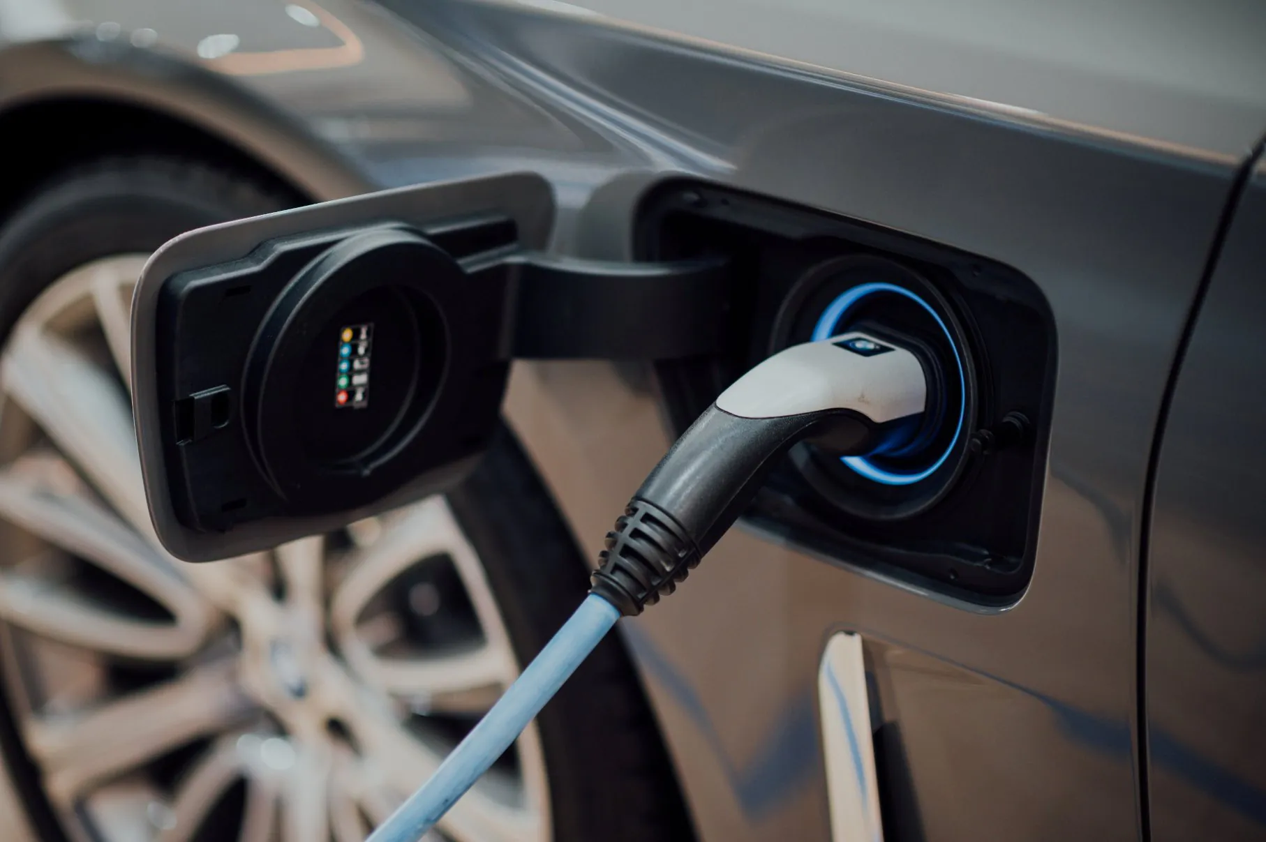 E-mobility 101: Slow Charger vs. Fast Charger