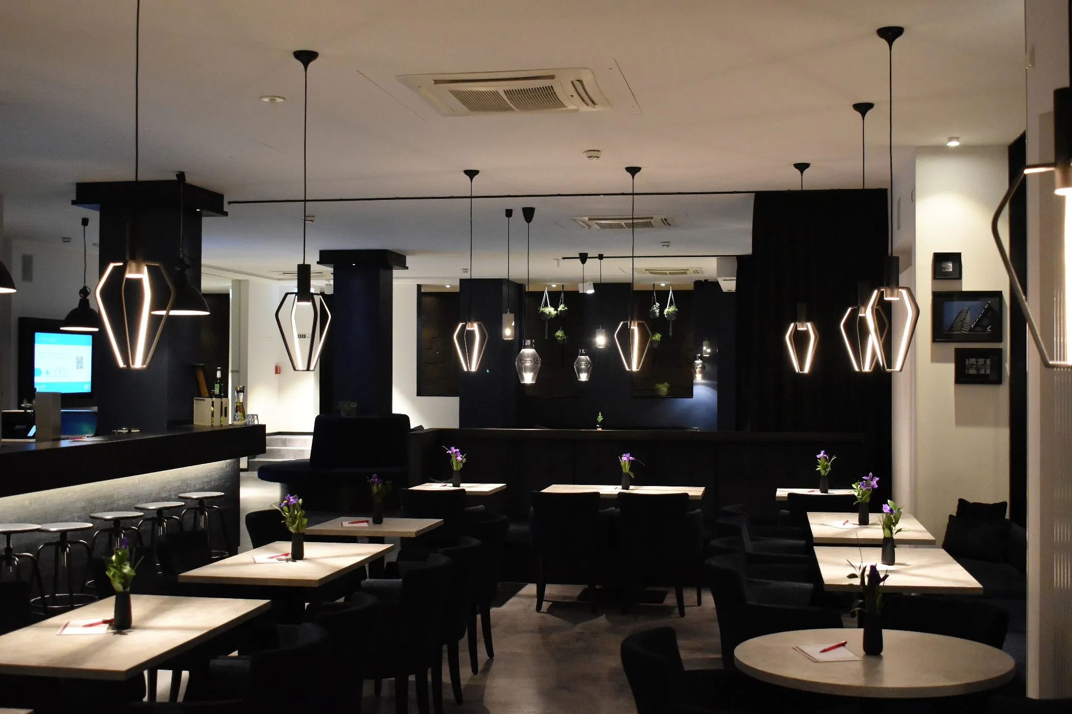 Create a Beautiful Dining Experience with Smart Lighting for Restaurant